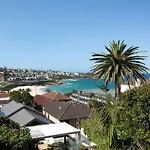 Barefoot In Bronte Ih